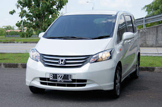 “5-mobil-keluarga-favorit-tahun-2011”