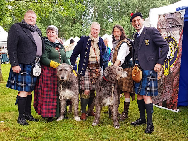 Bien des amis durant cette fête écossaise |  Muitos amigos nesta festa escocesa 