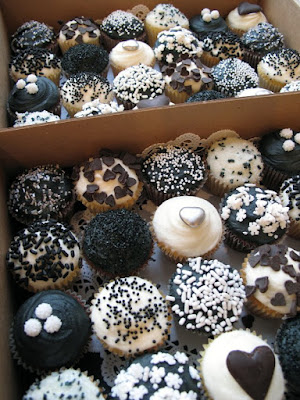 pictures of black and white cupcakes