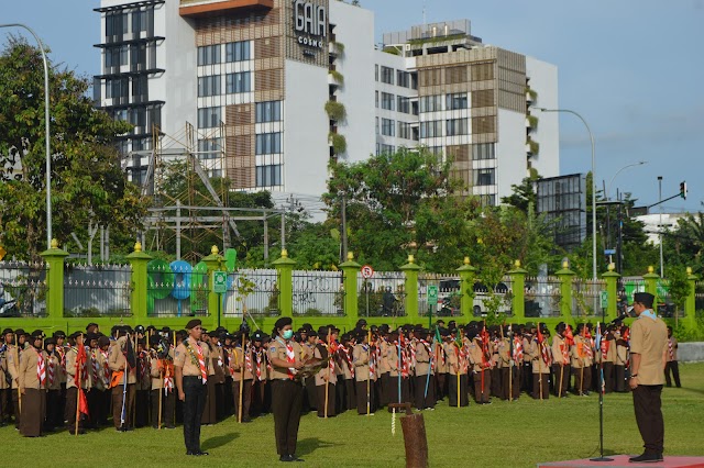 Ketua Kwarcab Kota Yogyakarta Kakak Drs. Heroe Poerwadi, MA, Menutup Kegiatan Pengembaraan Desember Tradisional 51 