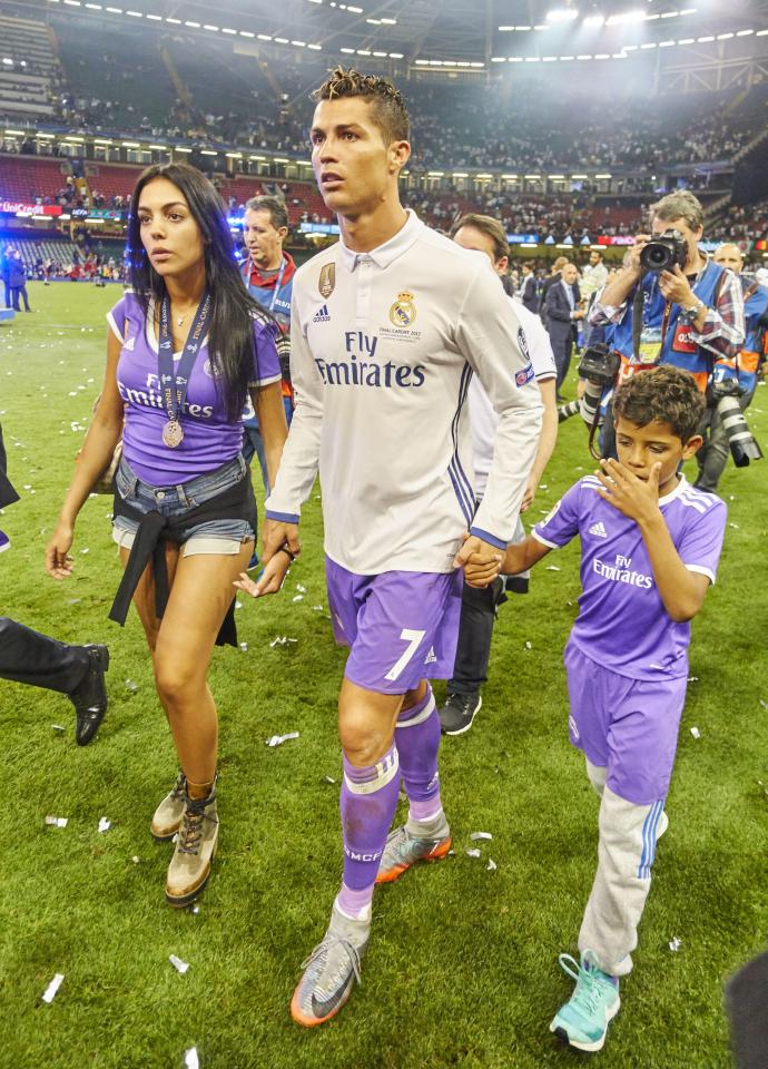 Cristiano Ronaldo adds twins to his family according to ...