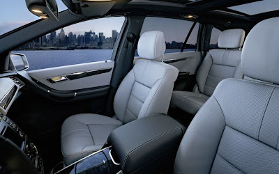 2011 Mercedes-Benz R-Class Front Seats View