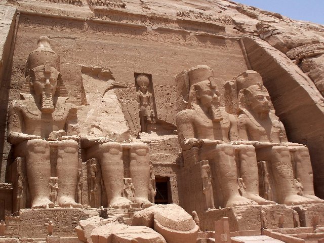  O Grande templo de Abu Simbel construído por Ramsés II.