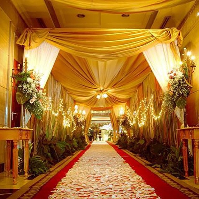 WEDDING DECORATION Dekorasi Tenda Lorong Gedung