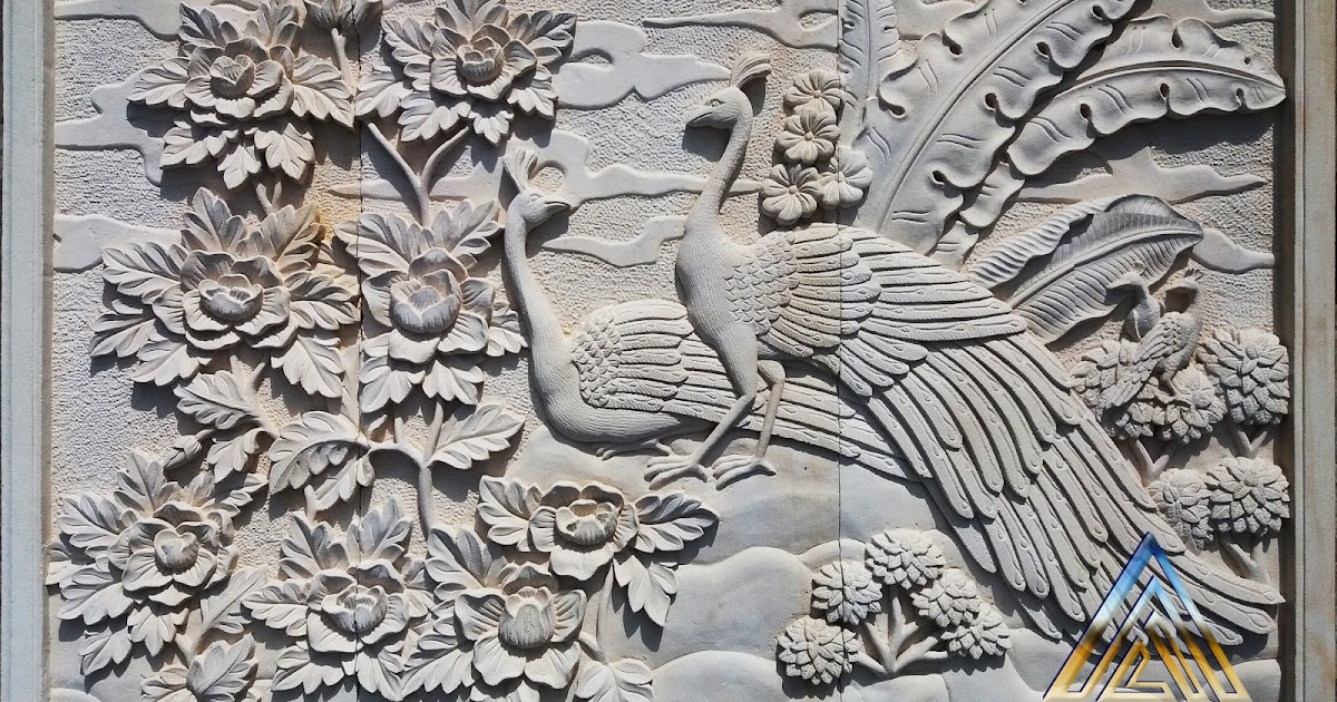 RELIEF BURUNG  MERAK  DARI BATU PARAS