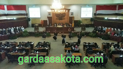 Sampaikan Pidato Terakhir dalam Rapat Paripurna Istimewa HUT NTB, TGB Puji Kinerja Dewan 