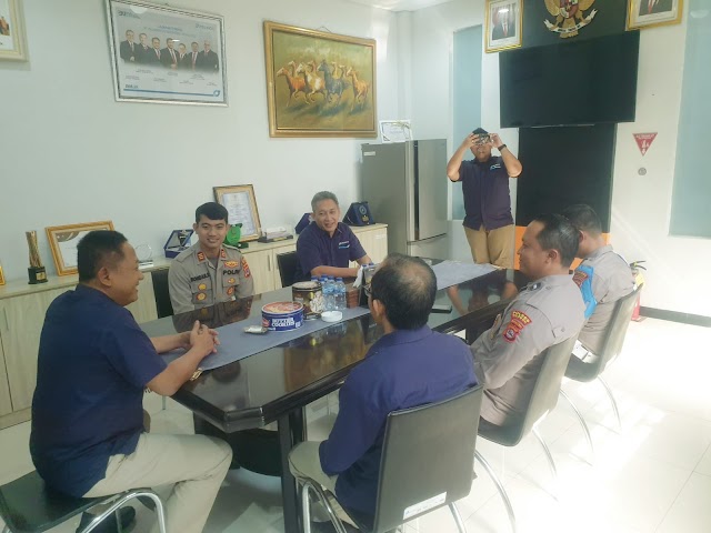 Polsek Kskp Banten Polres Cilegon Melaksanakan Giat Minggu Kasih Bersama Buruh Kantor Pelabuhan Pelindo Ciwandan