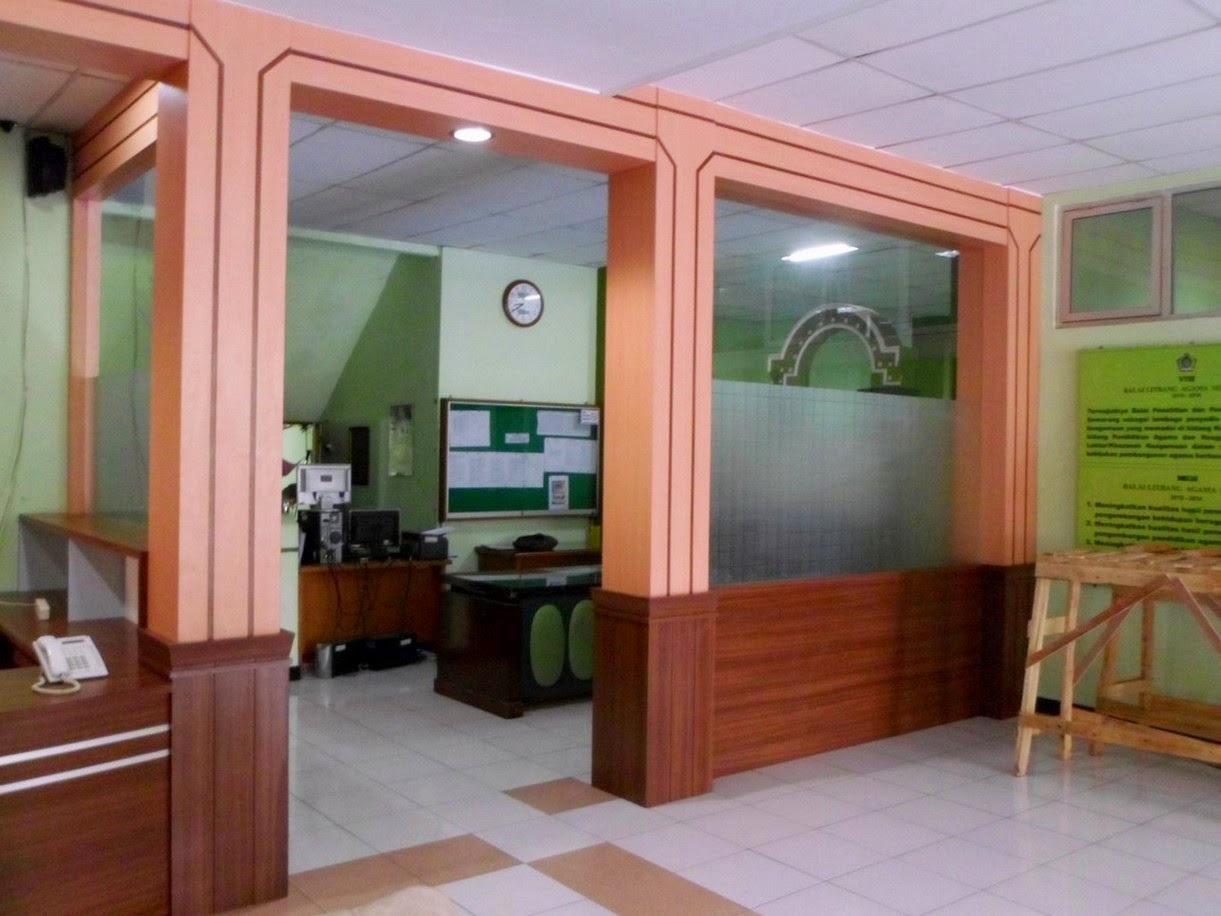 Meja Kantor  Sekat Kantor  dan Interior  Kantor  Untuk Ruang 