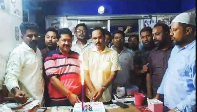 প্রধানমন্ত্রী শেখ হাসিনা ৭৬ তম জন্মদিন উপলক্ষে জাকারিয়া জাকির ও শ্রী রঞ্জিত মন্ডলের উদ্দোগে কেক কাটা হয়।