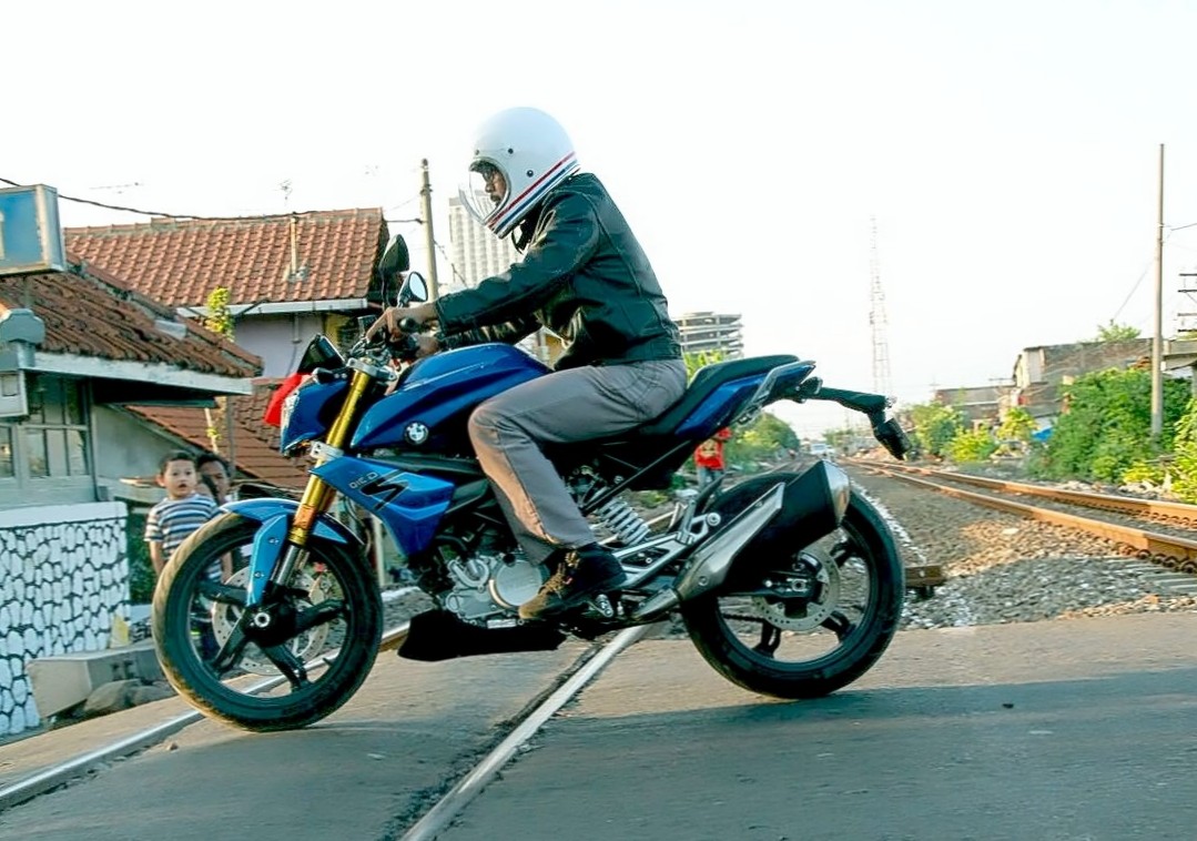 City Ride Review G310R Badak Kecil Dari BMW Motorrad 5 Foto