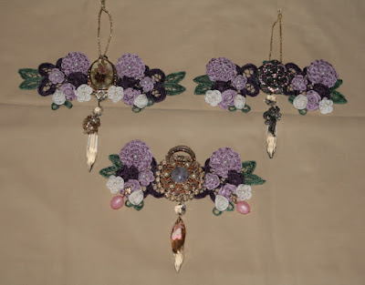 Doilies and jewelry ornaments 1