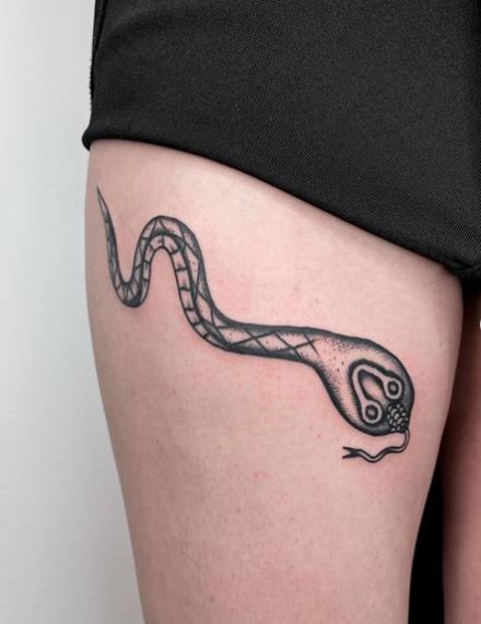 Tatuagem de Cobra - 156 ideias femininas para inspirar vocês