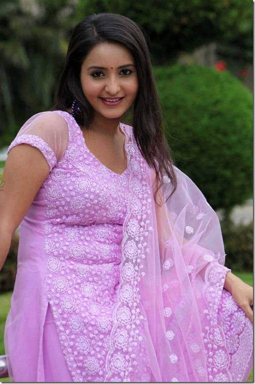 actress-bhama-in-churidar-photos