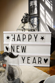 uusivuosi, kattaus, ruokailu, asetelma, kynttilä iittala astiat musta, vuosi vaihtuu happy new year 2020