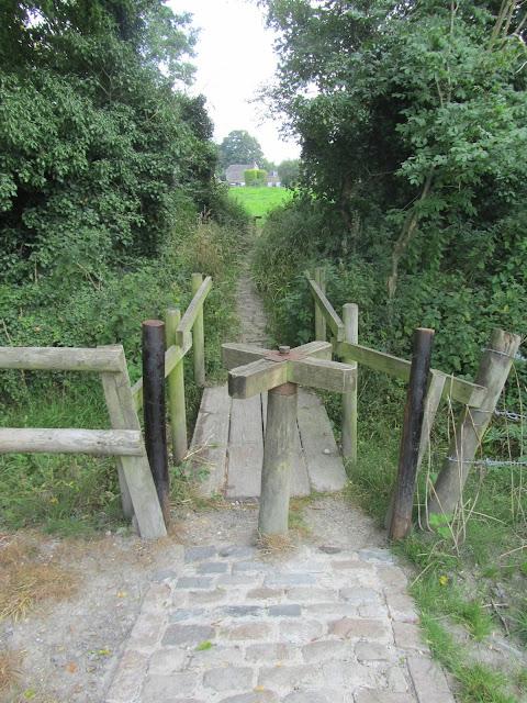 США, деревянный турникет, турникет в деревне, первый турникет, USA, wooden turnstile, turnstile in the village, the first turnstile