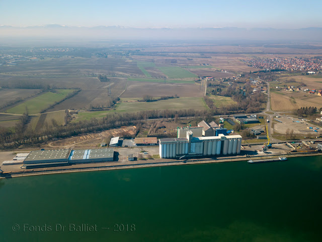 Le fort Mortier, aujourd'hui masqué par des silos à grains.