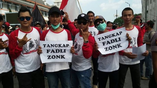 Terkait Bom di Surabaya, Puluhan Orang Geruduk Kantor DPP PKS, Hingga Poster 'Tangkap Fadli Zonk'