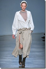 Vanessa Bruno Ready-To-Wear Fall 2011 Runway Photo 21