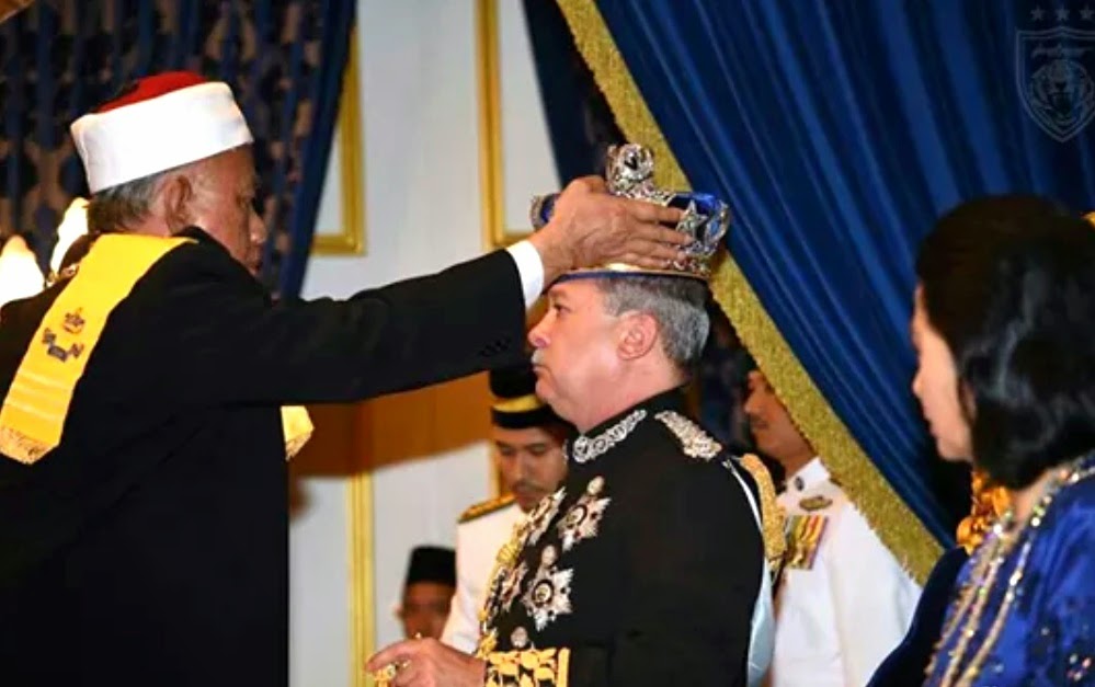 LAMAN PAK GURU ASAN: PEMAHKOTAAN SULTAN JOHOR DAN 