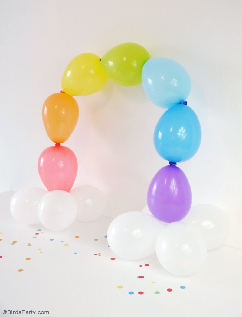 DIY Décor Facile Balloons Arc-en-Ciel - un joli décor de fête, sans besoin d'hélium. Parfait pour anniversaires, sweet tables ou photo booth! | BirdsParty.fr