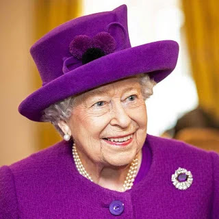 Queen Elizabeth II Biography in Hindi