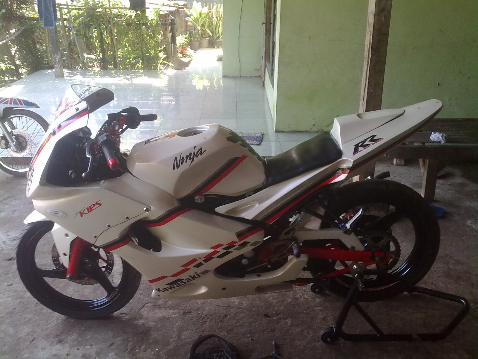 GALLERY MOTOR SPORT MODIFIKASI Kawasaki Ninja RR Warna Putih