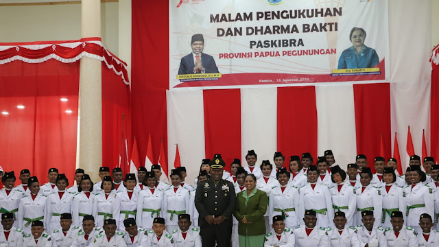 Hadir Dipengukuhan Paskibra, Dandim 1702/Jayawijaya : Anggota Paskibra Harus Jadi Panutan 