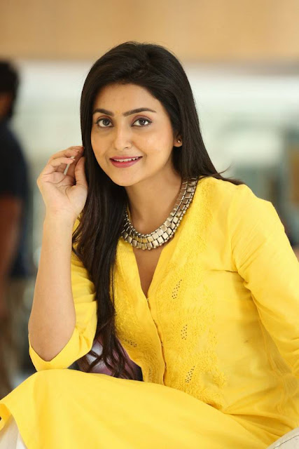 Telugu actress Avanthika cute looks in yellow dress