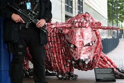 taur din cutii de coca-cola