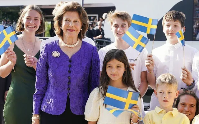 Queen Silvia wore a royal blue jacket and black trousers. Gold bracelet and gold diamond earrings flower brooch