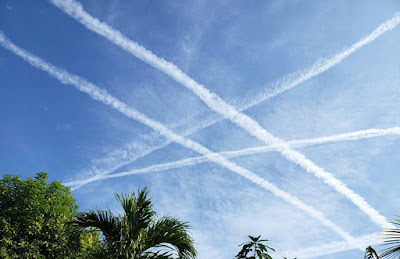 Crossed contrails in the sky