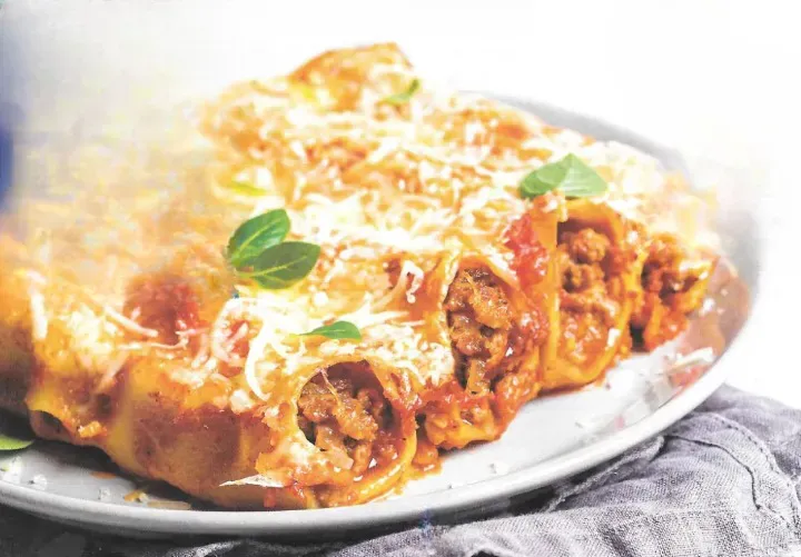 Cannelloni ripieni di carne e prugne secche