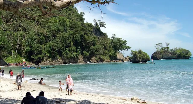 Pantai Nipah Lombok