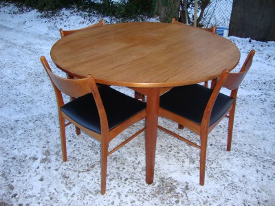 Danish Dining Furniture on An Original 1960s Danish Dining Table And Four Matching Chairs