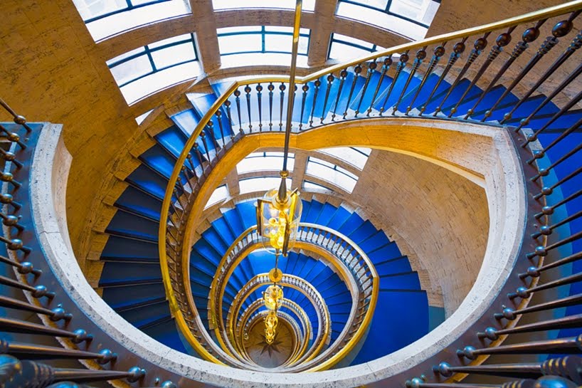 Líneas, remolinos y curvas en estas fotografía de escaleras
