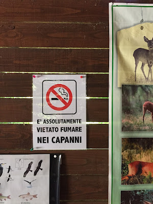 Hunting Hide at Riserva naturale Crava Morozzo (LIPU) - no smoking sign