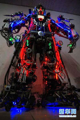 Robot dari bahan bekas habiskan Rp 244 juta