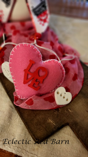 Valentine Centerpiece. Share NOW. #valentine; #decor; #decorations; #hearts;#eclecticredbarn