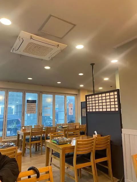 속초-맛집-속초생대구-실내-모습