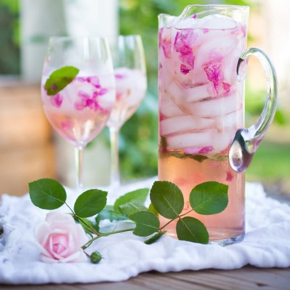 Wild Rose Petal Sangria #summerdrinks #freshdrinks