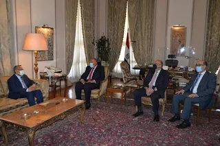 وزير الخارجية يبحث مع رئيس مجلس الشورى اليمني مستجدات الأزمة اليمنية