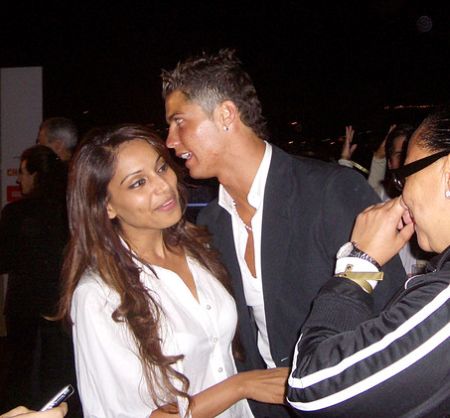 bipasha basu kissing