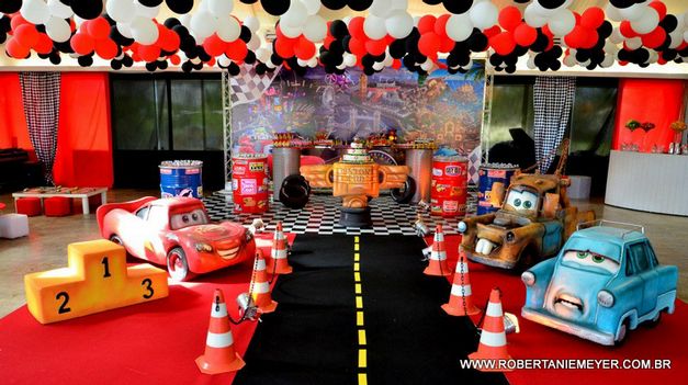 http://www.estou-crescendo.com/2016/08/festa-carros-da-disney-decoracao-para.html