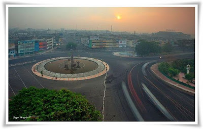  tampak sepi dan higienis serja jauh dari suasana macet dikala siang hari Pagi di Seputar Air Mancur