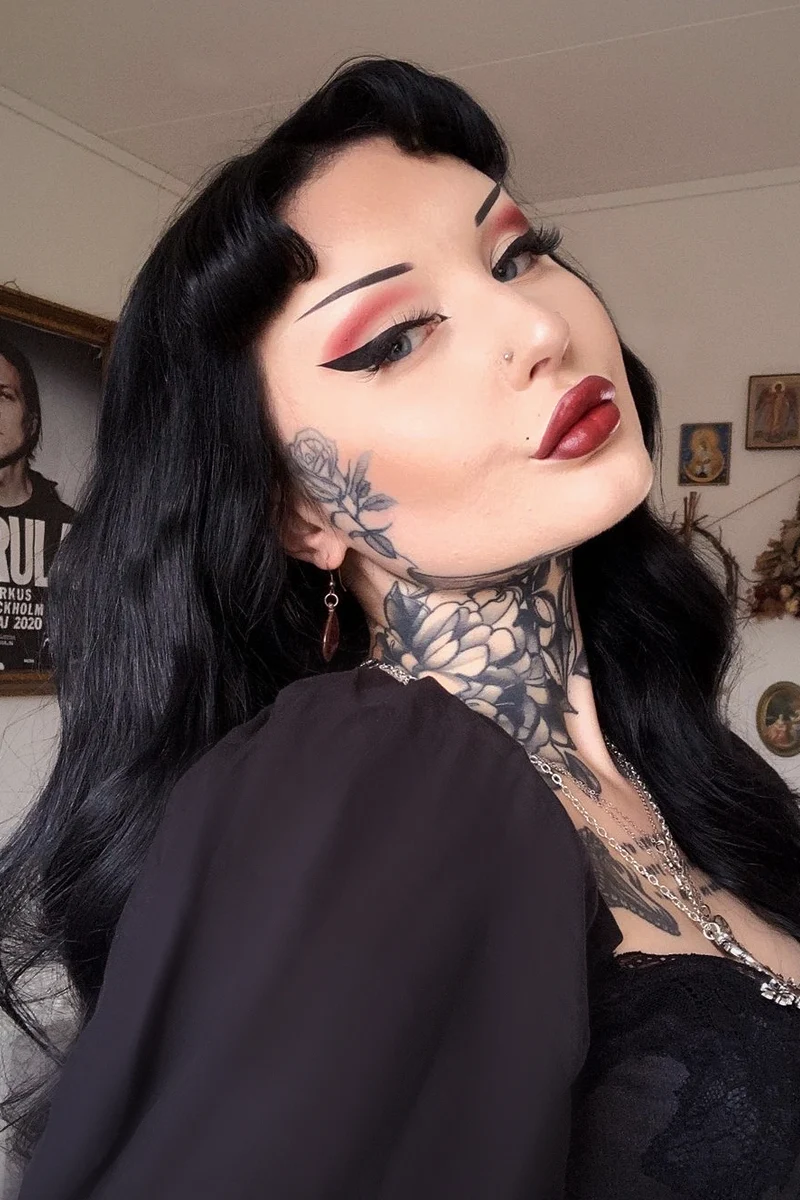 Goth Makeup How-To and Tips