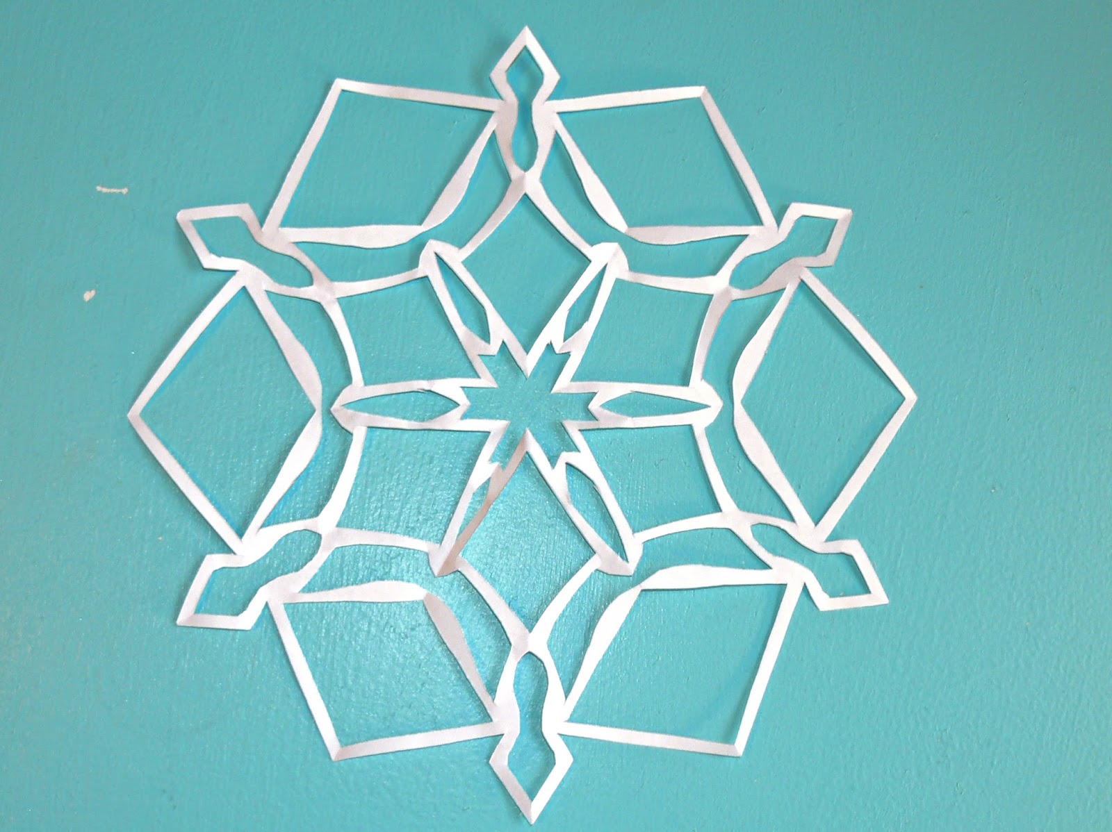 GingerNifty: DIY Paper Snowflake Tutorial
