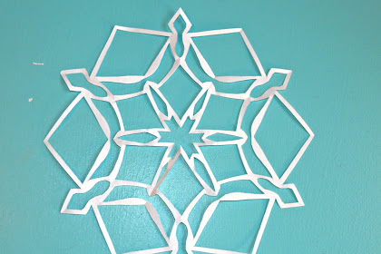 how to cut snowflakes out of paper Snowflakes schneeflocken
papierschneeflocken usefuldiy gwiazdki kirigami imgfave zszywka
questoloriciclo swojej