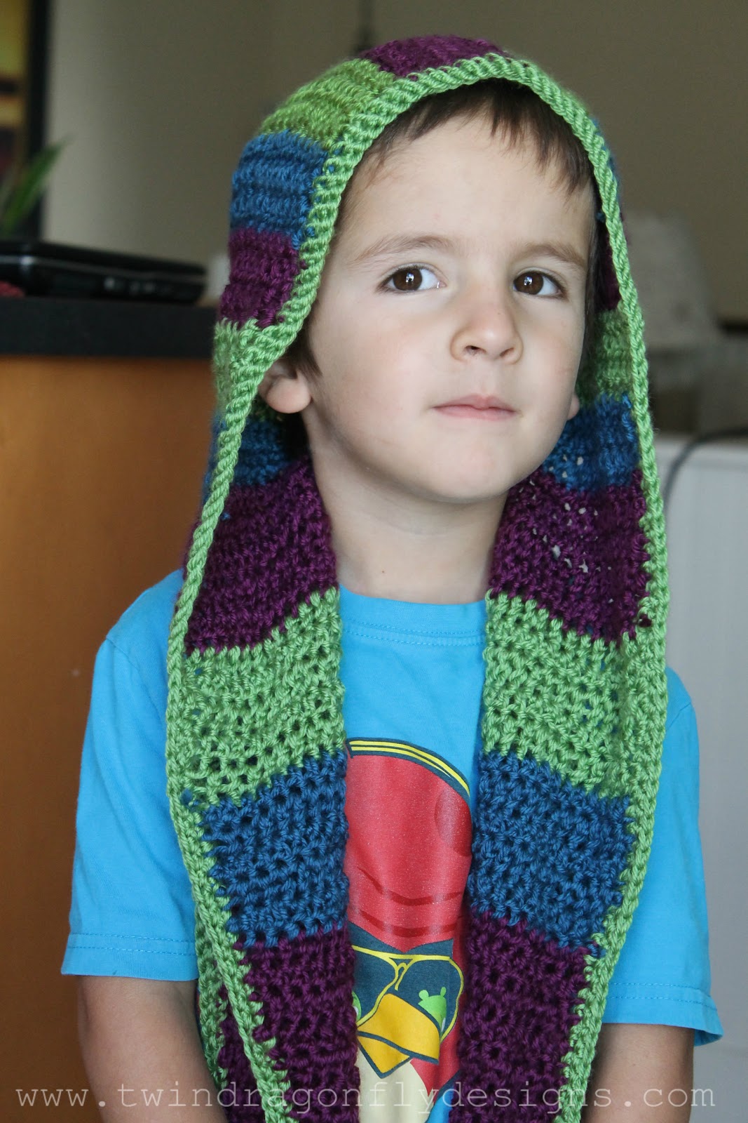 cute hooded This pretty pockets crochet with pattern for pattern boys be would for  too. scarf