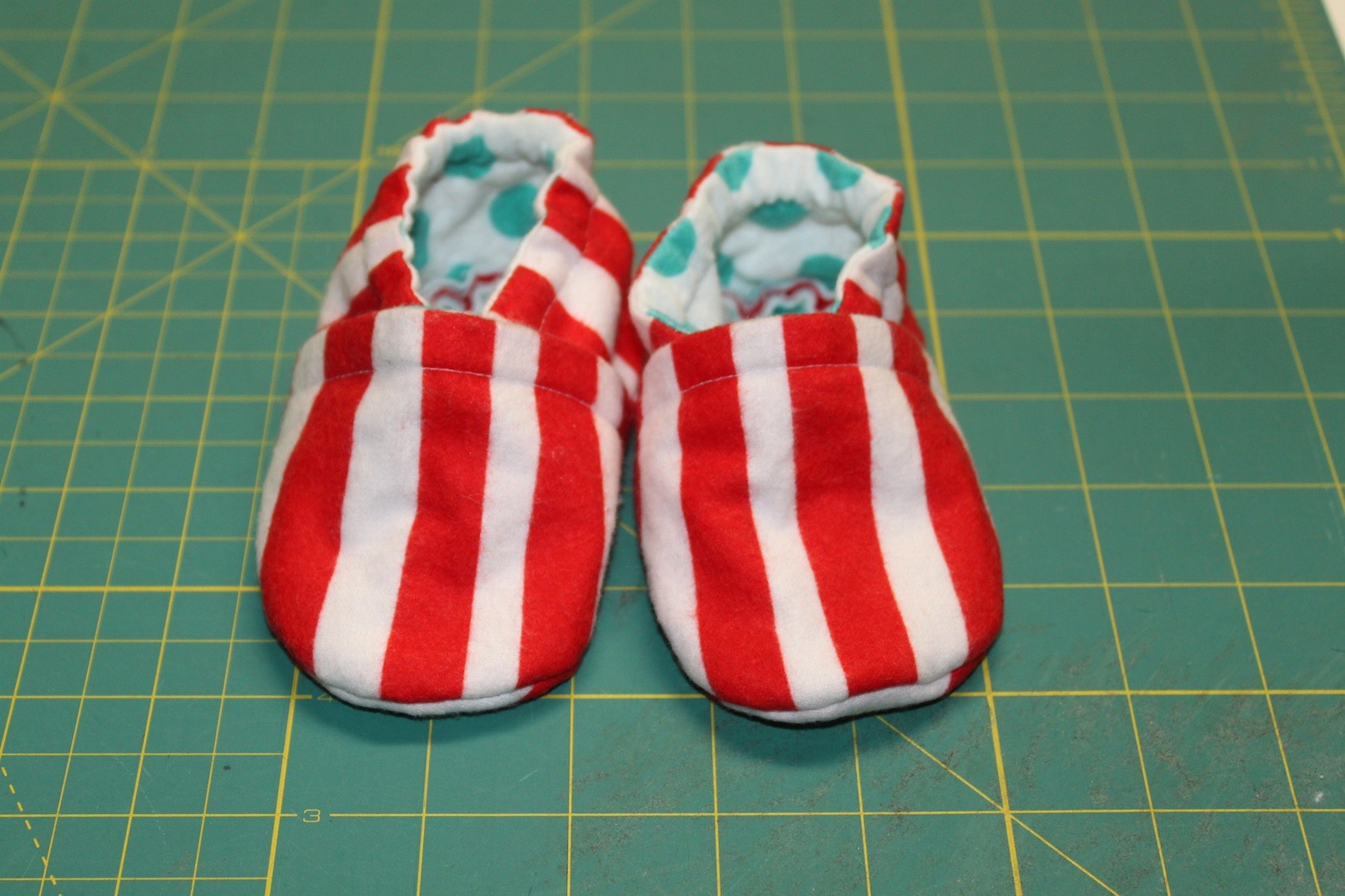 Cloth Baby Shoe Tutorial + Pattern