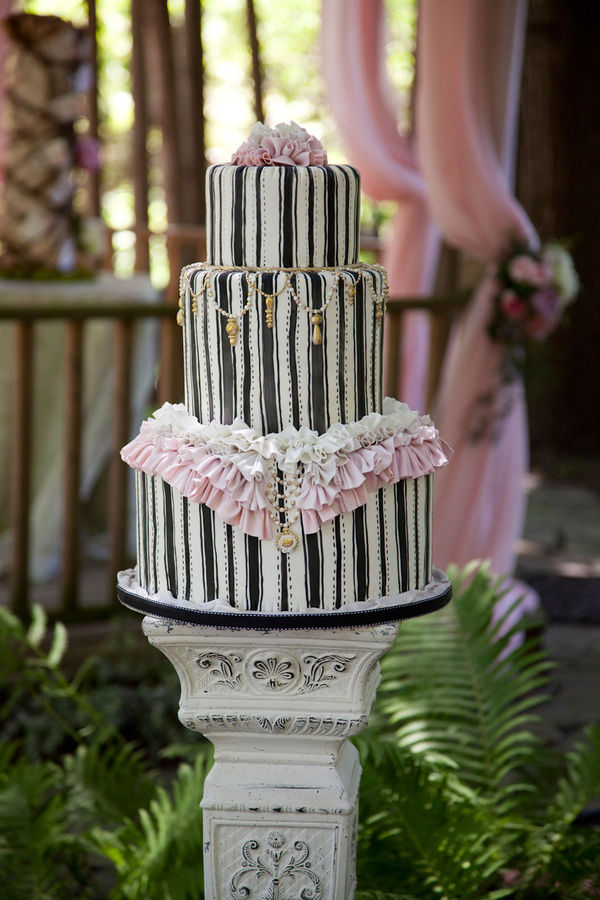 Elegant Black and Pink Wedding Cakes